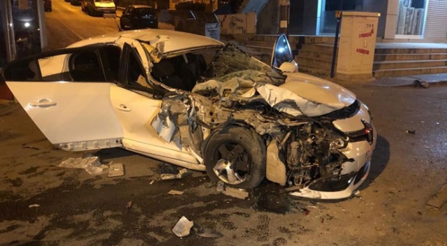 Otomobil kamyonete arkadan çarptı: 6 yaralı