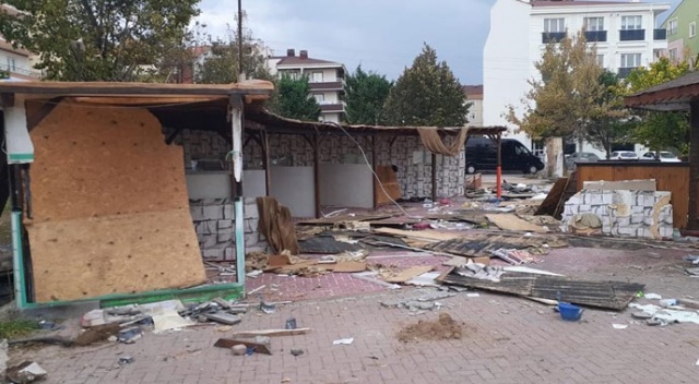 Parklar içerisinde izinsiz yapılarak müsaade edilmiyor