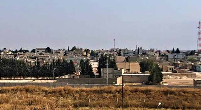 Resülayn sokaklarında çocuklar geziyor, minarelerden ezan sesi yükseliyor Resülayn sokaklarında çocuklar geziyor, minarelerden ezan sesi yükseliyor