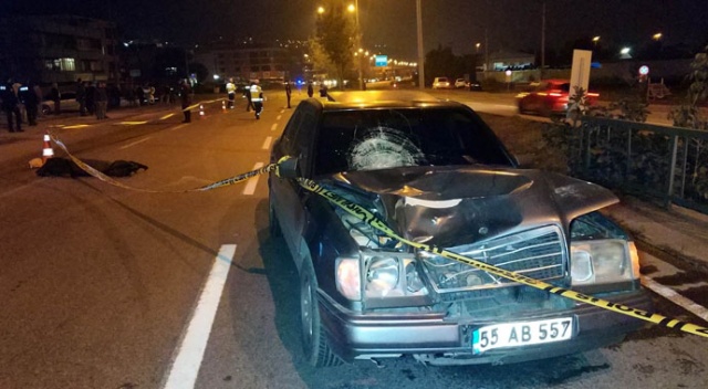 Samsun'da taziyeden dönen kadınlara otomobil çarptı: 2 ölü Samsun'da taziyeden dönen kadınlara otomobil çarptı: 2 ölü
