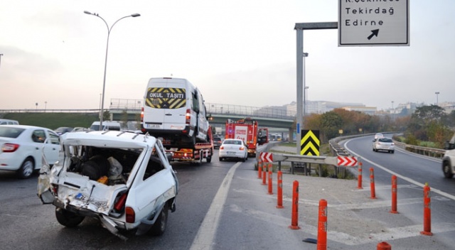 Servis aracı otomobile çarptı: 1 ağır yaralı