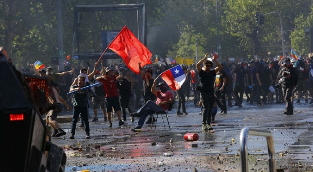 Şili'de protestolar sürüyor! 19 kişi hayatını kaybetti Şili'de protestolar sürüyor! 19 kişi hayatını kaybetti
