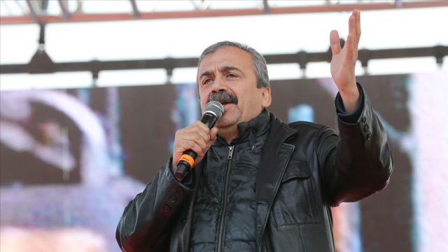 Sırrı Süreyya Önder cezaevinden tahliye edildi Sırrı Süreyya Önder cezaevinden tahliye edildi