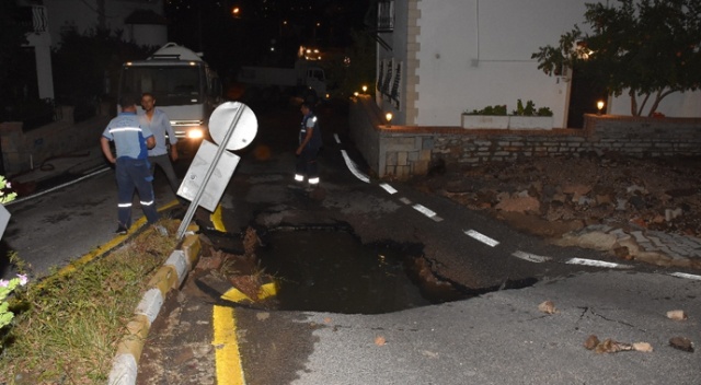 Su borusu bomba gibi patladı, ortalık savaş alanına döndü