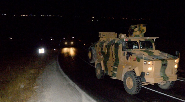 Suriye sınırında hareketli saatler! Sevkiyat sürüyor Suriye sınırında hareketli saatler! Sevkiyat sürüyor
