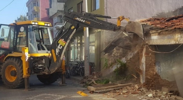 Tekirdağ'da metruk binalar yıkılıyor Tekirdağ'da metruk binalar yıkılıyor