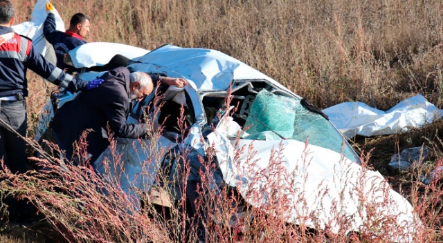 TEM’de feci kaza: 3 ölü, 2 yaralı TEM’de feci kaza: 3 ölü, 2 yaralı