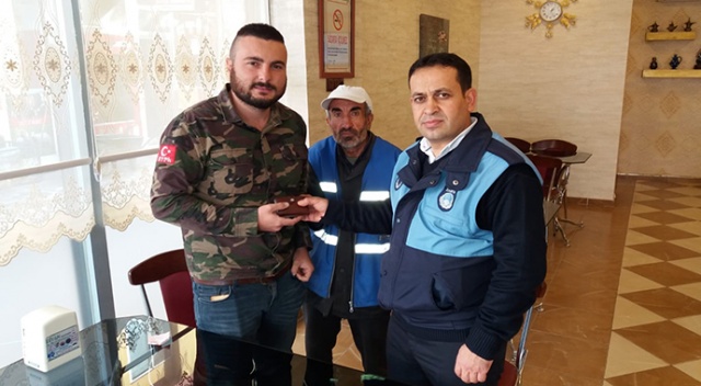 Temizlik işçisinden örnek davranış Temizlik işçisinden örnek davranış