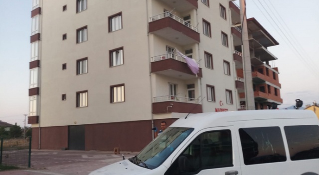 Üçüncü kattan düşen kadın hayatını kaybetti Üçüncü kattan düşen kadın hayatını kaybetti