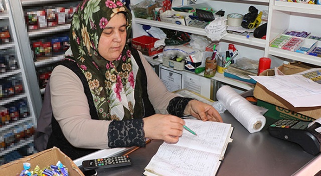 Veresiye defterindeki borçları kapattı, 'Borcunuz ödendi pankartı' astırdı Veresiye defterindeki borçları kapattı, 'Borcunuz ödendi pankartı' astırdı