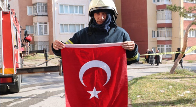 Yangında aklına ilk gelen Türk bayrağı oldu Yangında aklına ilk gelen Türk bayrağı oldu