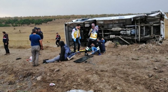 Yozgat’ta öğrencileri taşıyan otobüs devrildi: 26 yaralı Yozgat’ta öğrencileri taşıyan otobüs devrildi: 26 yaralı