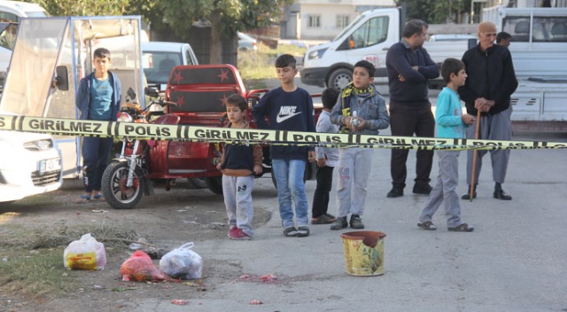 Adana'da çöp kamyonunun çarptığı Suriyeli çocuk öldü Adana'da çöp kamyonunun çarptığı Suriyeli çocuk öldü