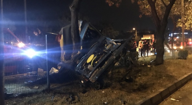 Ağaca çarpan araçta feci ölüm Ağaca çarpan araçta feci ölüm