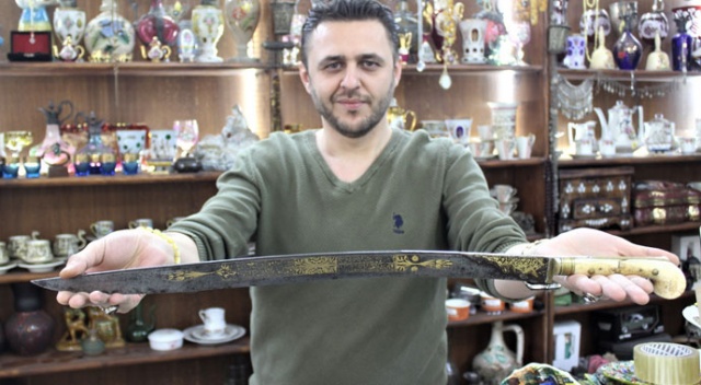 Altın işlemeli tam 218 yıllık... Otomobil fiyatına satışa çıkartıldı