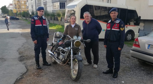 Ayvalık’ta motosiklet hırsızları jandarmadan kaçamadı Ayvalık’ta motosiklet hırsızları jandarmadan kaçamadı