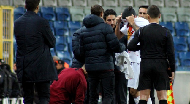 Başakşehir-Roma maçında sahaya yabancı madde atan 2 kişi yakalandı
