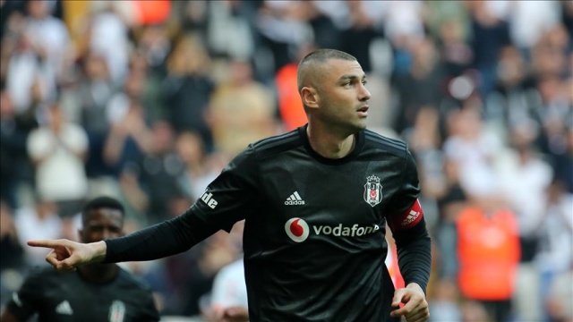 Beşiktaş'ta Burak Yılmaz, Antalyaspor maçı kadrosuna alındı Beşiktaş'ta Burak Yılmaz, Antalyaspor maçı kadrosuna alındı