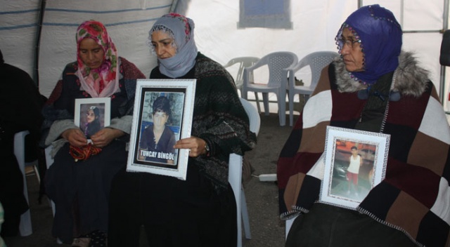 Diyarbakır annelerinin evlat nöbeti 84'üncü gününde Diyarbakır annelerinin evlat nöbeti 84'üncü gününde