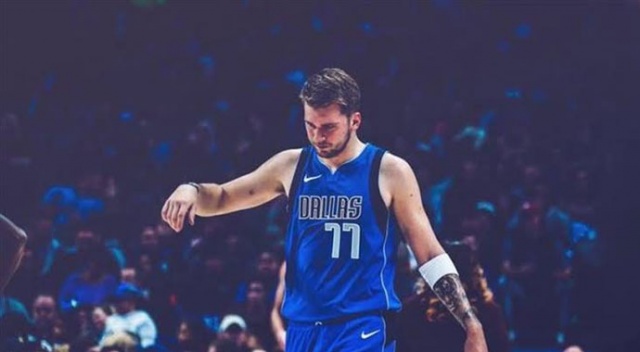Doncic&#039;in tarihe geçtiği maçta Dallas, Golden State&#039;i 48 sayı farkla geçti