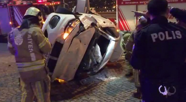 E-5’te direğe çarpıp AVM’nin önünde devrildi: 1 yaralı