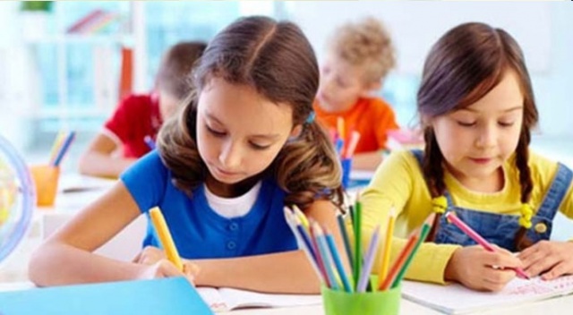 Eğitim 'iki ara'da bir derede kaldı Eğitim 'iki ara'da bir derede kaldı