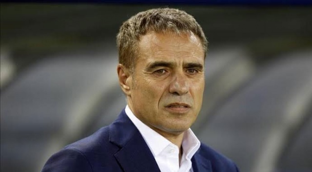 Ersun Yanal bir futbolcunun daha biletini kesti