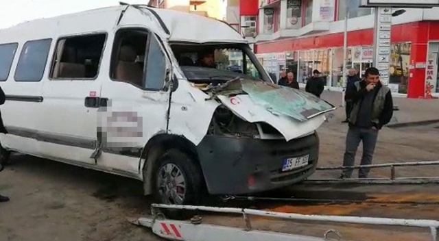 Erzurum'da feci kaza: 5 yaralı Erzurum'da feci kaza: 5 yaralı