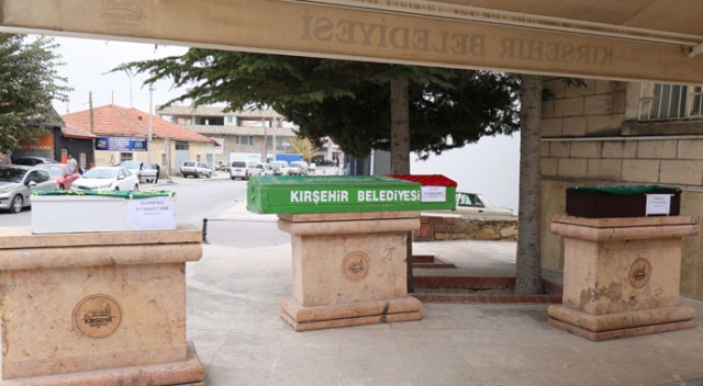 Eşi tarafından çocuklarıyla birlikte katledilmişti... O anne 2 çocuğuyla birlikte son yolculuğuna uğurlandı Eşi tarafından çocuklarıyla birlikte katledilmişti... O anne 2 çocuğuyla birlikte son yolculuğuna uğurlandı