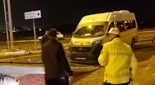 Fabrika işçilerini taşıyan minibüs kaza yaptı: 8 yaralı
