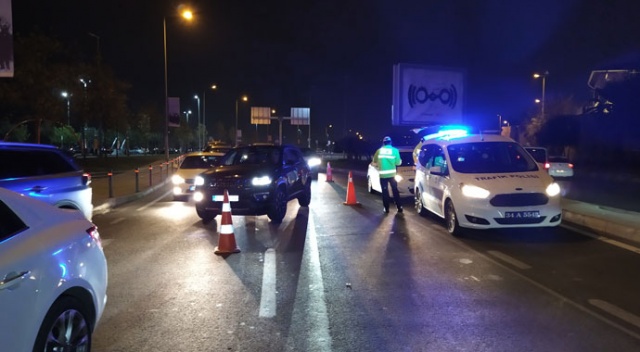 Fatih’te Çinli turistlere otomobil çarptı: 2 yaralı