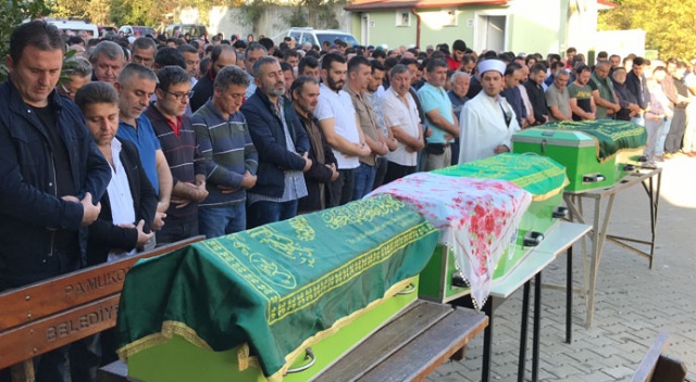 Feci kazada hayatını kaybeden anne, baba ve bebekleri son yolculuğuna uğurlandı Feci kazada hayatını kaybeden anne, baba ve bebekleri son yolculuğuna uğurlandı