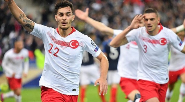 Gelen para Kaan Ayhan'a! Transfer dedikoduları... Gelen para Kaan Ayhan'a! Transfer dedikoduları...