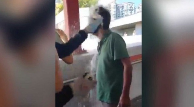 Hong Kong’da eylemciler Çin yanlısı bir adamı yaktı Hong Kong’da eylemciler Çin yanlısı bir adamı yaktı