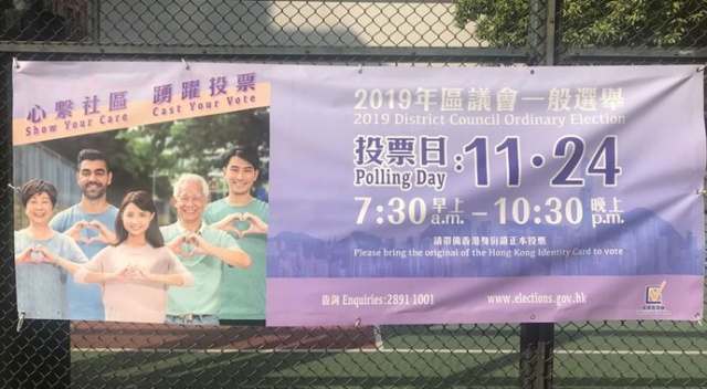 Hong Kong'da halk yerel seçim için sandık başında Hong Kong'da halk yerel seçim için sandık başında
