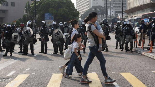 Hong Kong protestoların gölgesinde yerel seçim için sandık başına gidiyor Hong Kong protestoların gölgesinde yerel seçim için sandık başına gidiyor