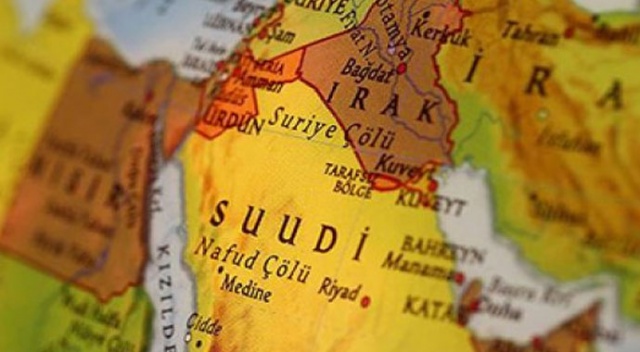 Irak'ın Zikar kentinde protestocular valilik binasını ateşe verdi