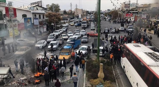 İran, Şah yanlılarıyla irtibatlı diyerek Suudi Arabistan&#039;ı suçladı