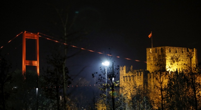 İstanbul 'kadına karşı şiddete hayır' demek için turuncuya büründü