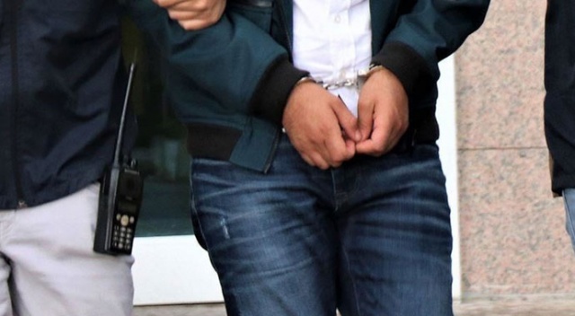 İzmir'deki PKK/KCK operasyonunda 11 kişi tutuklandı İzmir'deki PKK/KCK operasyonunda 11 kişi tutuklandı