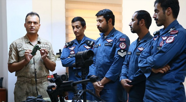 Katar özel harekat polisleri &#039;Bora-12&#039; ile hedefi 12&#039;den vuruyor