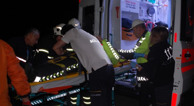 Kazaya müdahale eden polise otomobil çarptı Kazaya müdahale eden polise otomobil çarptı