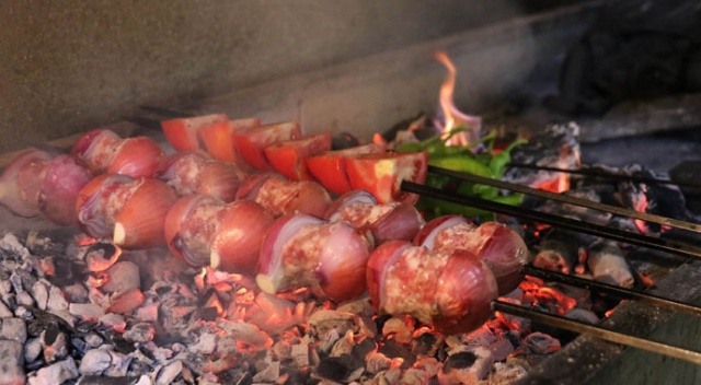 Kışın gribe karşı doğal ilaç: Soğan Kebabı Kışın gribe karşı doğal ilaç: Soğan Kebabı