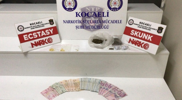 Kocaeli’de 4 uyuşturucu satıcısı tutuklandı Kocaeli’de 4 uyuşturucu satıcısı tutuklandı