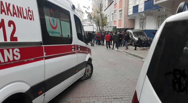 Küçükçekmece'de dehşet! Beşinci kattan aşağıya düştüler Küçükçekmece'de dehşet! Beşinci kattan aşağıya düştüler