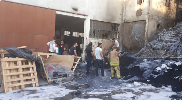 Küçükçekmece'de korkutan fabrika yangını Küçükçekmece'de korkutan fabrika yangını