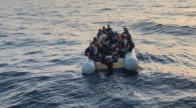 Kuşadası açıklarında 95 kaçak göçmen yakalandı Kuşadası açıklarında 95 kaçak göçmen yakalandı