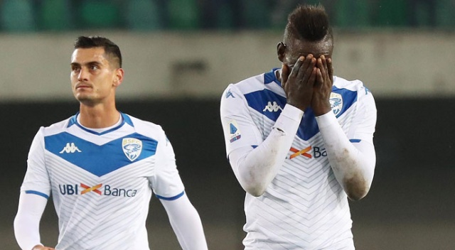 Maç sırasında Balotelli&#039;ye ırkçı saldırı