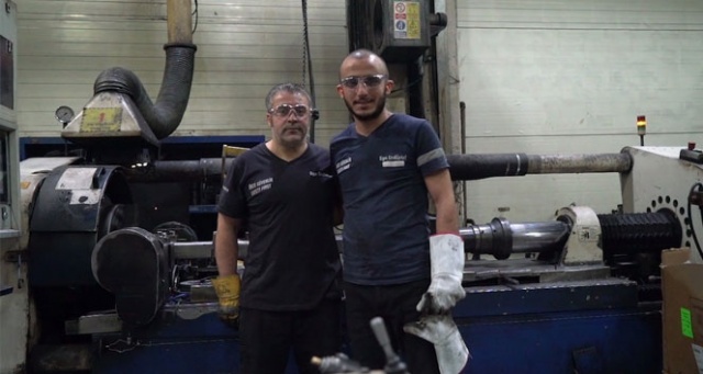 Metal işçilerinden ustalarına saygı duruşu Metal işçilerinden ustalarına saygı duruşu