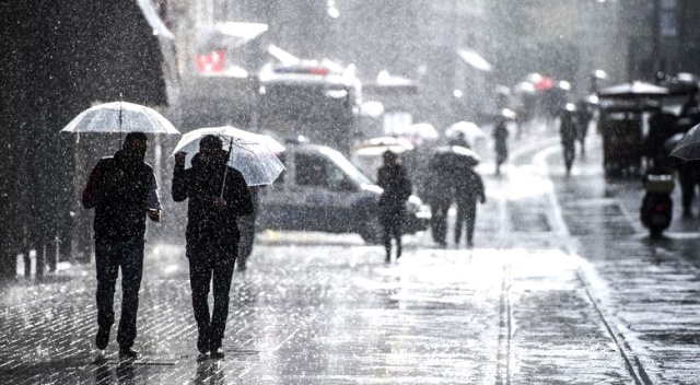 Meteoroloji'den İstanbul için kuvvetli yağış ve fırtına uyarısı Meteoroloji'den İstanbul için kuvvetli yağış ve fırtına uyarısı